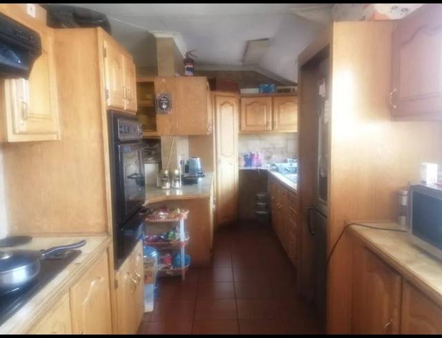 4 BEDROOM HOUSE FOR SALE IN LENASIA SOUTH